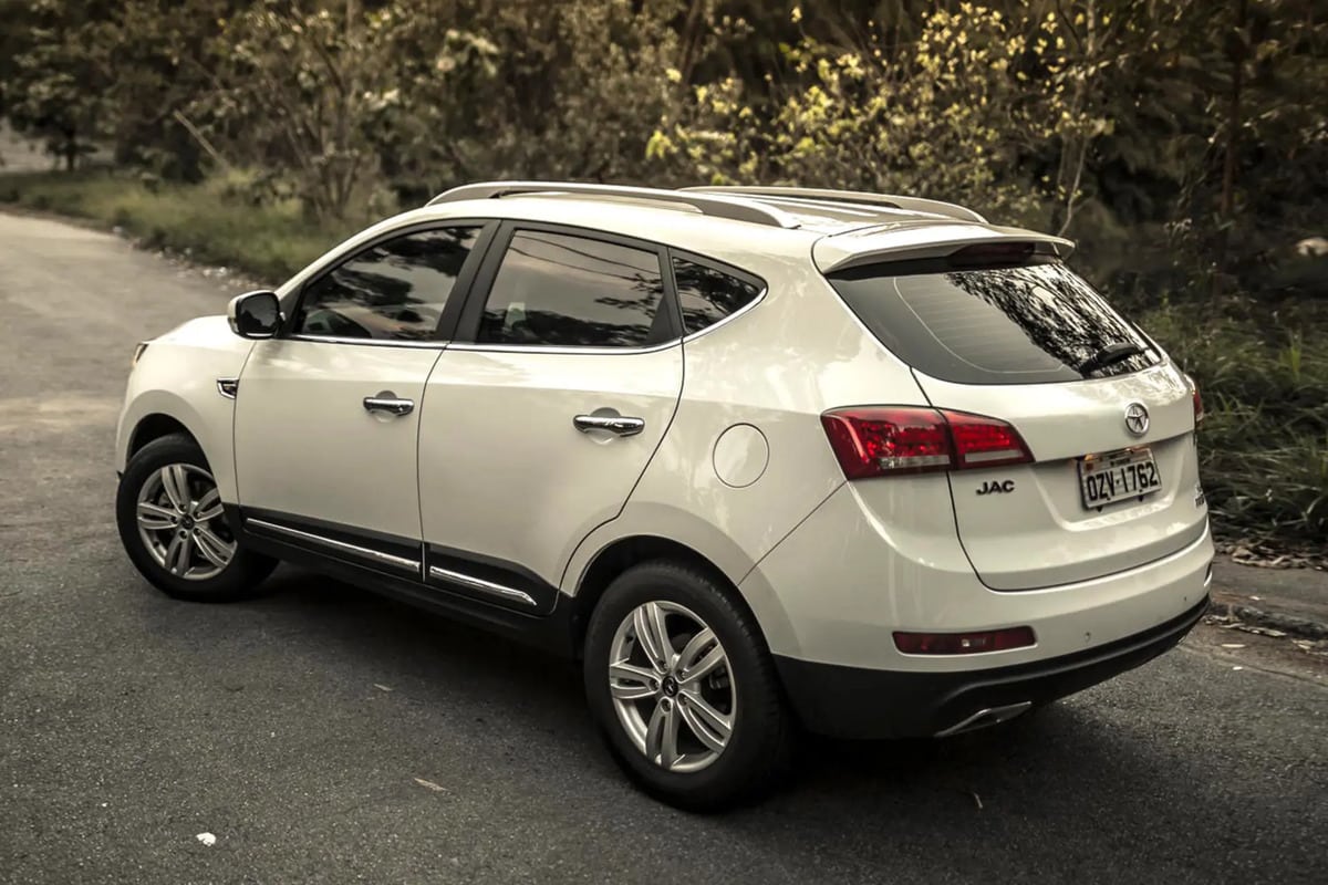 جک اس ۵ از نمای عقب