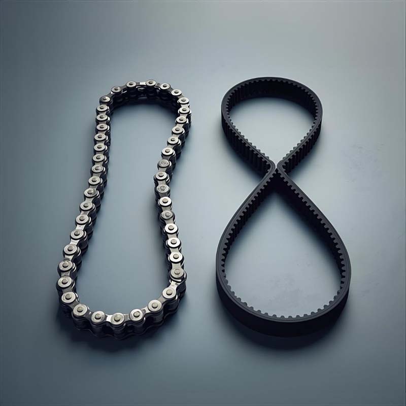 تسمه و زنجیر در کنار همدیگر 